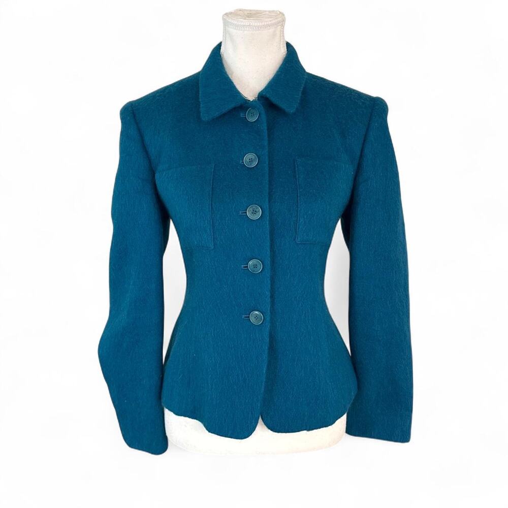 Jones New York blue wool blazer with a structured fit, size 6 nyc girl
